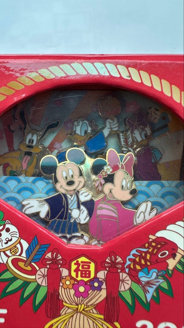ディズニーストア 2005年　正月 ピンバッジ ピンズ 限定 希少